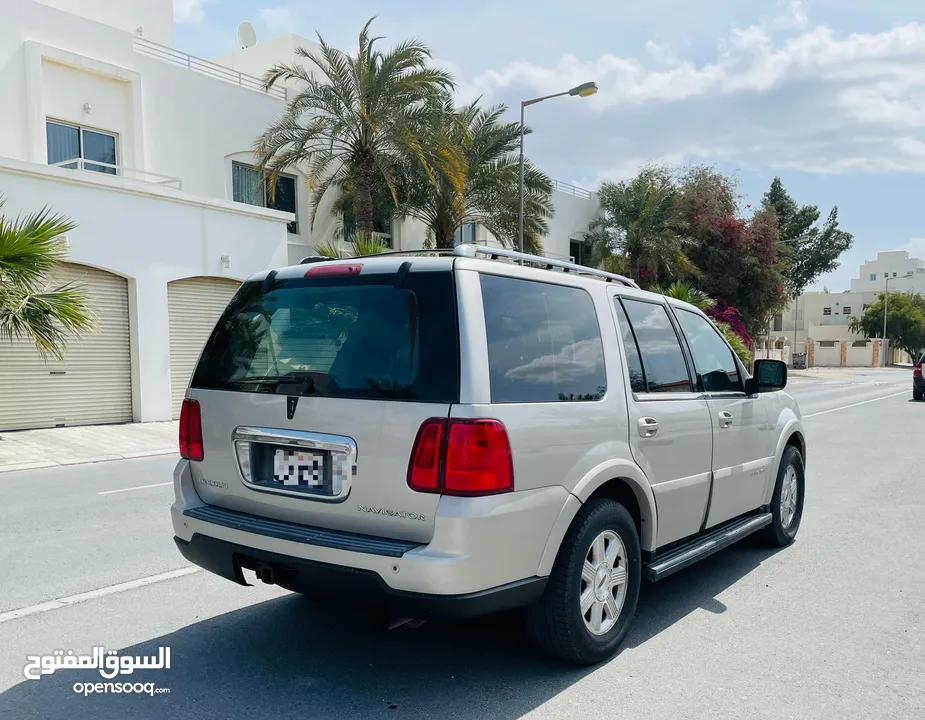 *LINCOLN NAVIGATOR*  Model -  2005.                                Km - 237k km Engine -  8 cylinder