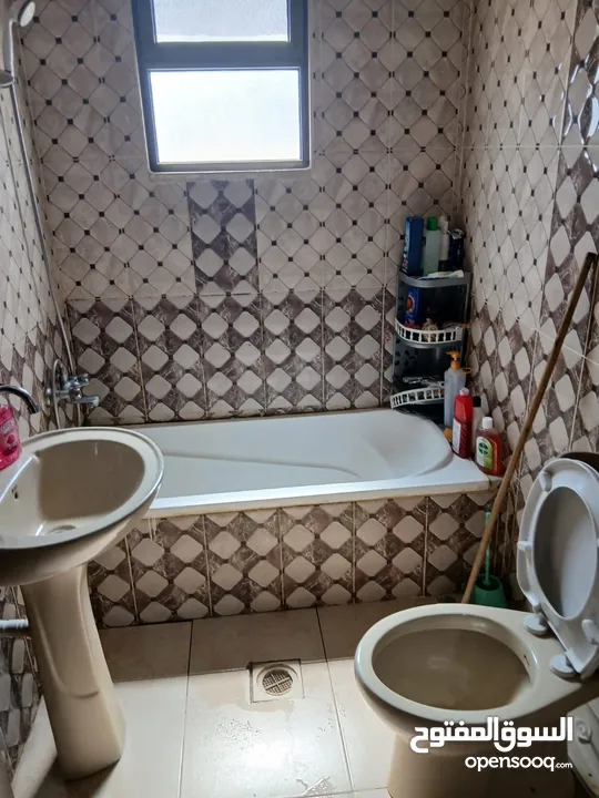 شقة للبيع(المرقب)