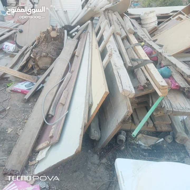 خشب وحطب زيتون  للبيع تقريبا 3طن للبيع