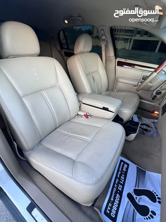 Lincoln town car 2010 USA full price 22,000 Aed