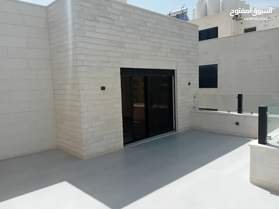 شقة طابق ثالث مع روف 189 متر