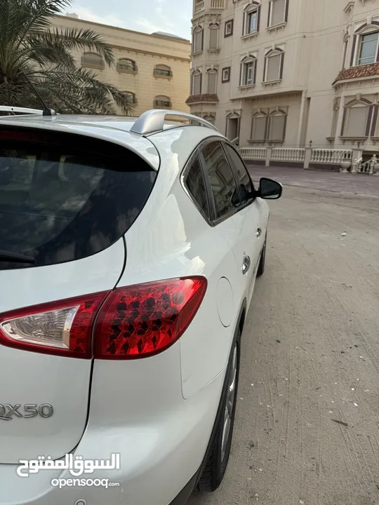 انفينتي Qx50 كامل مواصفات الدرجه الاولي 6 سليندر AWD