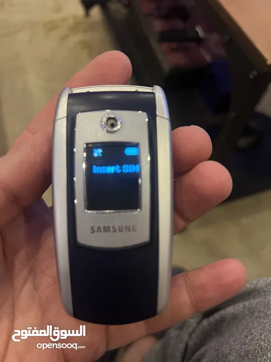 اجهزة موبايل كلاسيكيه شغاله وبحالة ممتازه مع بطاريه وشاحن
