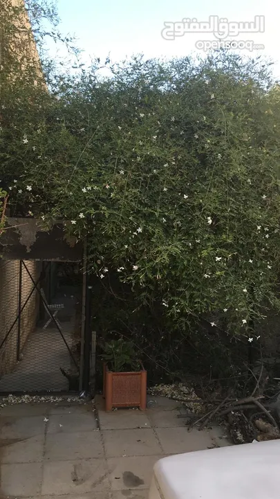 منزل مستقل للبيع على شارعين