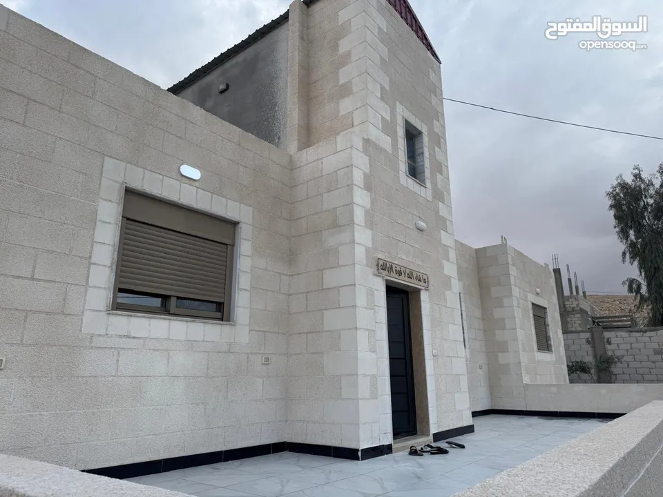 بيت للبيع مميز منطقه هادئه جدا