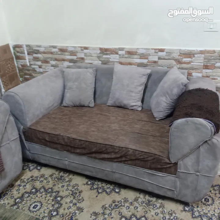 طقم كنب للبيع  مستعمل بحاله جيده  الزرقاء حي الجندي  قابل للتفاوض بشي بسيط  المراجعه
