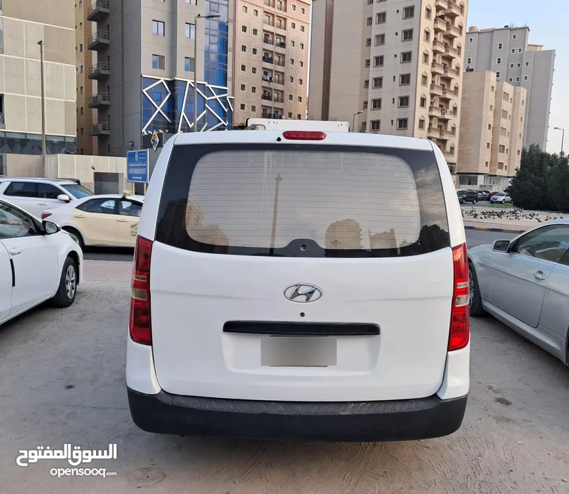 Hyundai H1 Cargo Box - 2011 هيونداي H1 بوكس مقفل ثلاجة