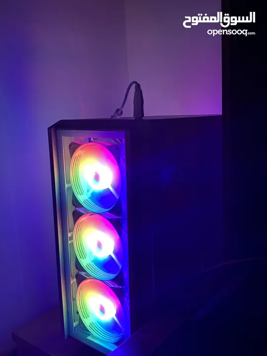 Pc gaming مع شاشه و و و سماعه