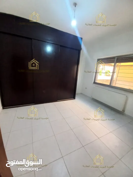 شقة سوبر ديلوكس شبة ارضي مع حديقة وترسات واسعة