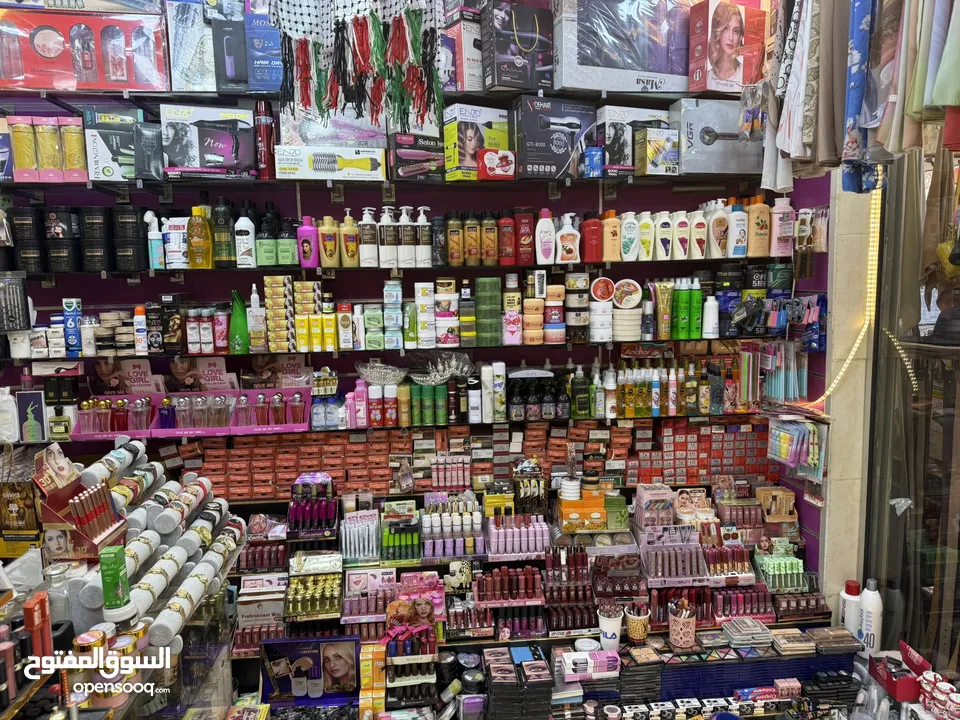 محل تجاري عطور ومكياج وشالات بسوق الوحدات