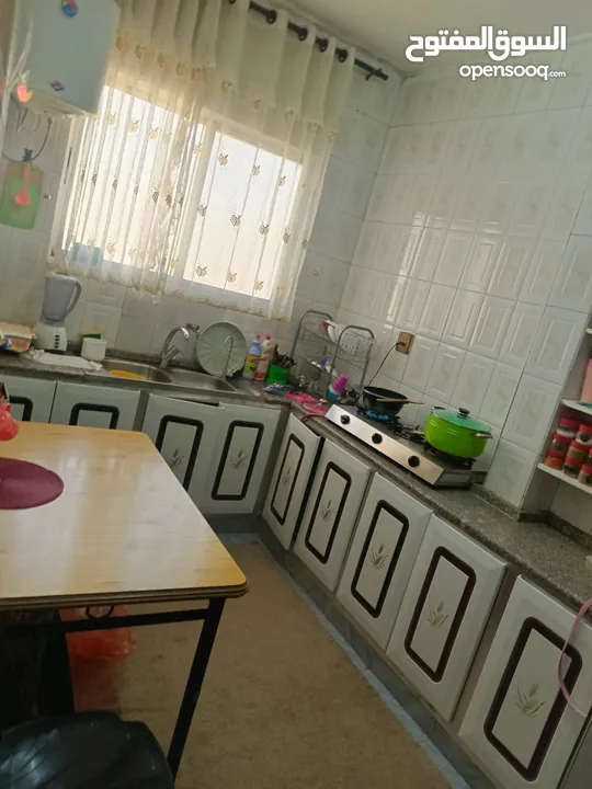 عمارة 4 طوابق و تسوية / بسعر شقة واحد