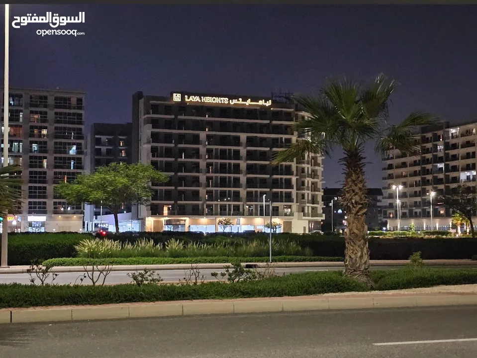 غرفه وصاله اول ساكن مفروشه بالكامل بنايه جديده كامله الخدمات في قلب دبي