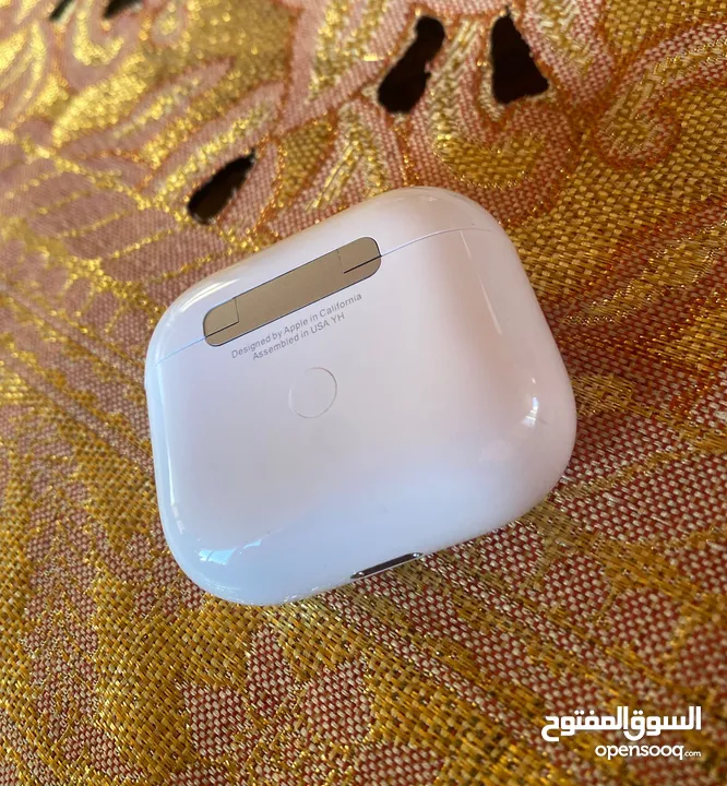 Airpods 3 بحالة ممتازة للبيع  لا توجد فيها اي مشاكل استخدام بسيط جداً