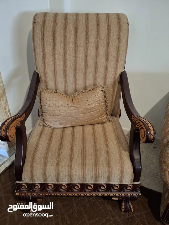 طقم كنب بحالة جيدة للبيع