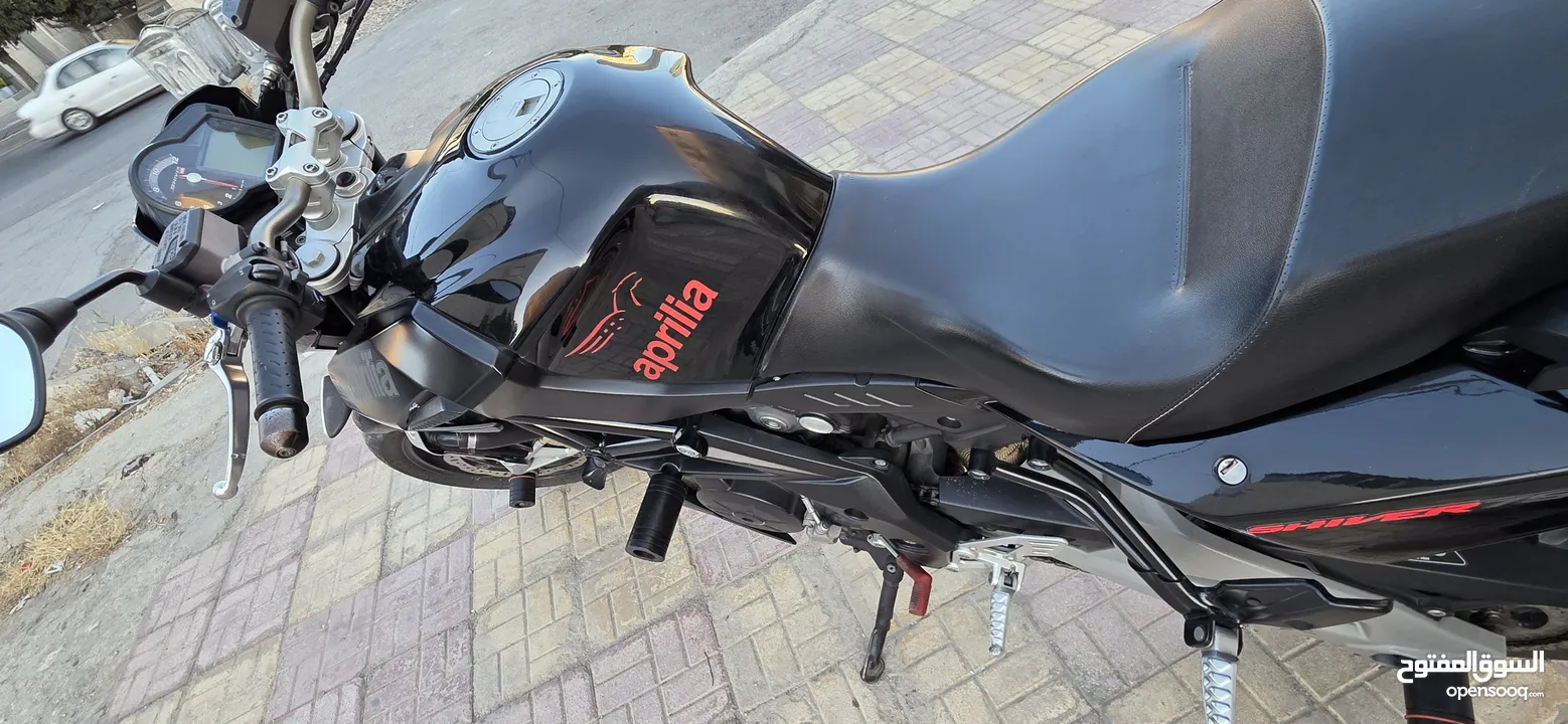 دراجة ابريليا 750 cc بحالة ممتازة 2016 ماشية 24000 فقط مالك ثاني صيانة دورية في الشركة 3200 دينار