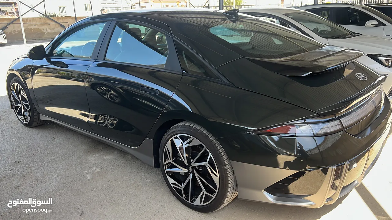 هيونداي ايونك 6 2023 SEL لون زيتي مميز