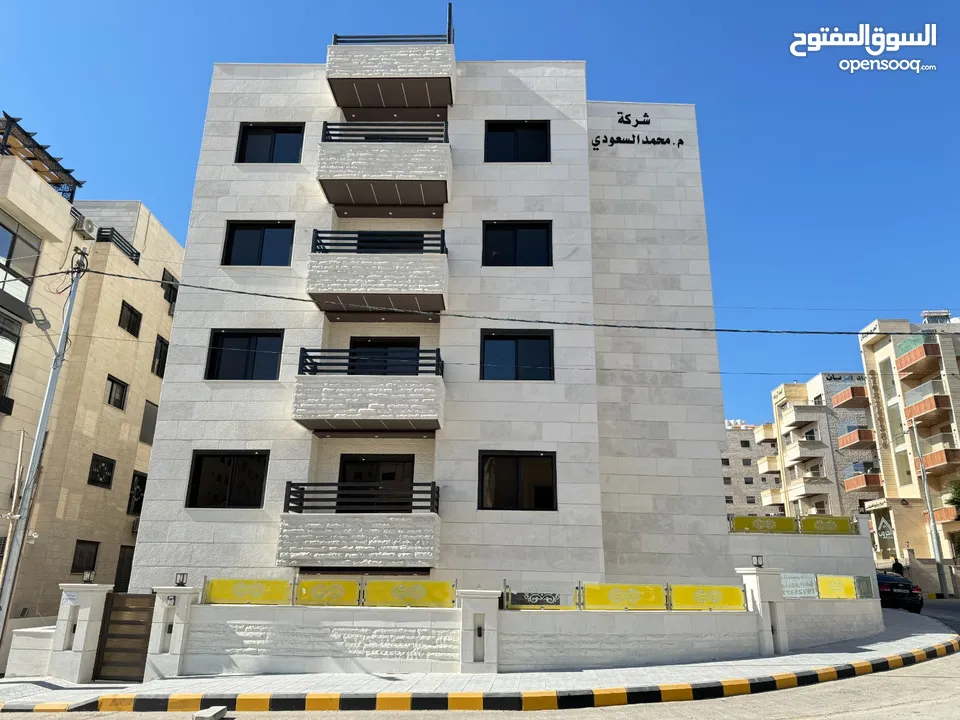 شقة للبيع مميزة جدآ في البنيات طريق المطار جامعة البترا ثالث مع الروف من المالك مباشرة