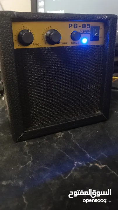 small traveling amplifier for guitar