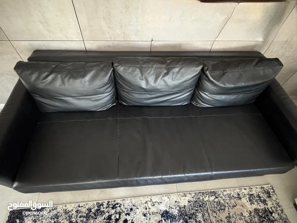 صوفا بيد جلد صنع إيكيا بحالة ممتازة  IKEA Sofa   Bed