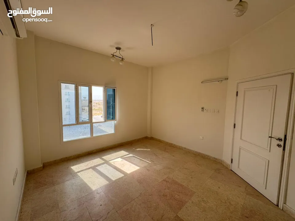 1 BR Elegant Apartment in Amerat for Rent