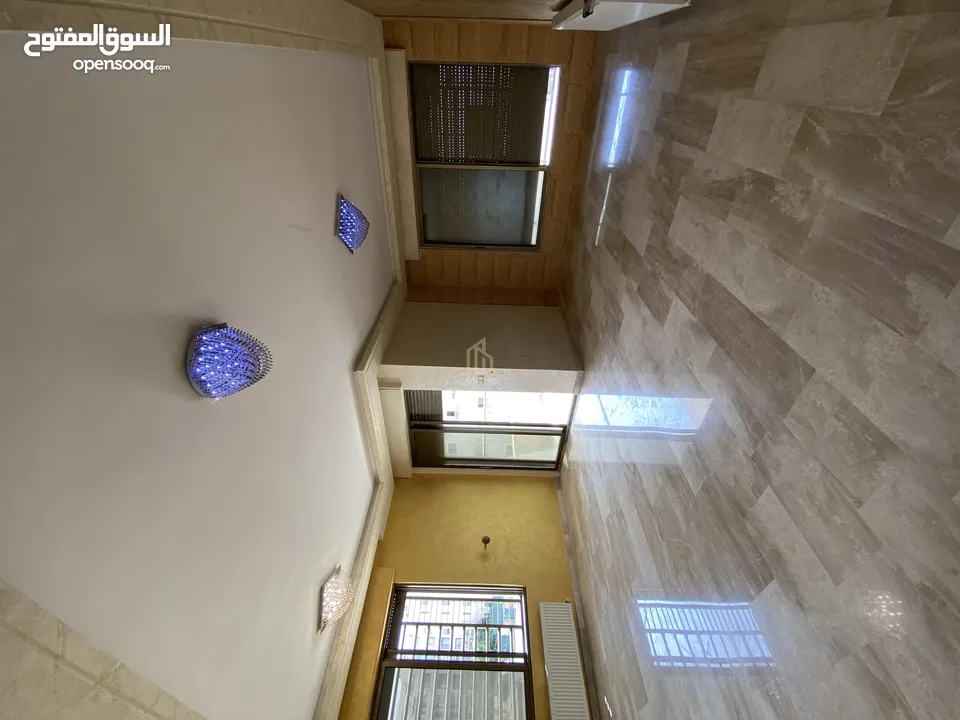 في أرقى مناطق حي الصحابه شقة طابق ثالث 183م بتشطيبات راقية / ref 9519