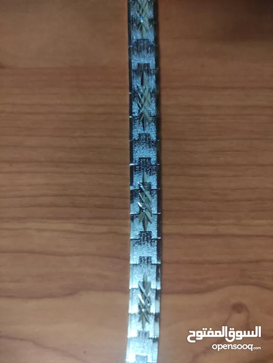 Stainless steel bracelet with starburst engraving. سوار ستانلس ستيل مع نقش متكرر لإنفجار نجمي