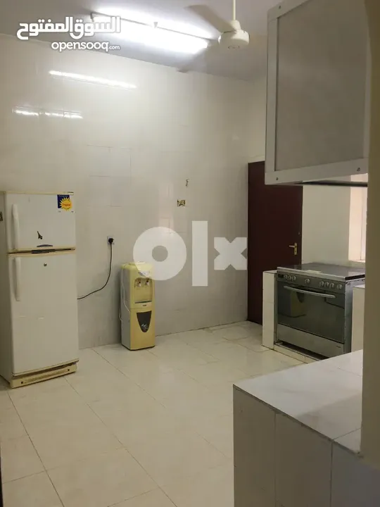 شقة أرضية كبيرة مع حوش واسع A large ground floor apartment with a spac