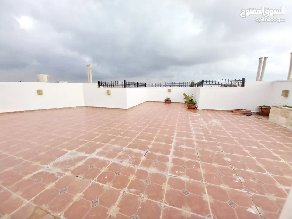 شقة غير مفروشة للإيجار 300م2 ( Property 19257 )-174965400