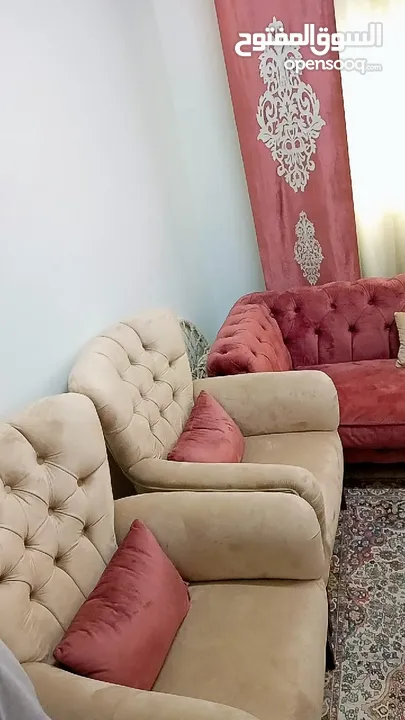 طقم غرفة ضيوف سومو لون مميز  7 مقاعد بحالة الجديد البيع لعدم الاستعمال  بسعر مغري جدا جدا جدا