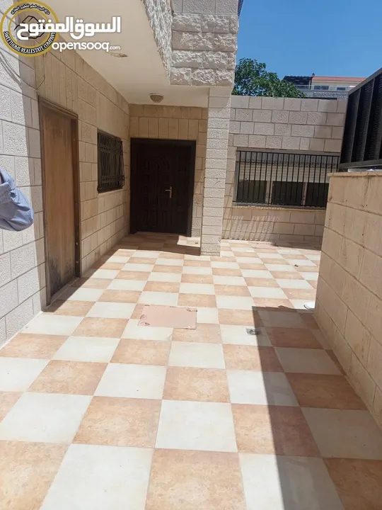 شقة مميزة للبيع في عبدون الشمالي  - خلف المركز العربي 225م مع حديقة وترسات 210م بسعر مغري