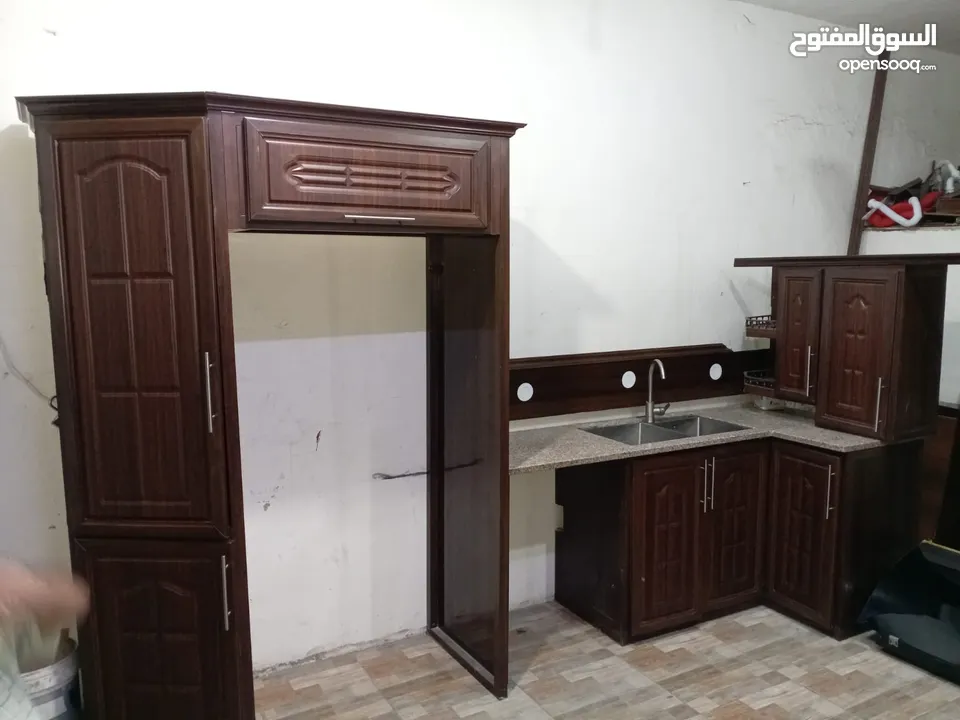 مطبخ المنيوم مع جرانيت مع مجله مع بطاريه مع شفاط