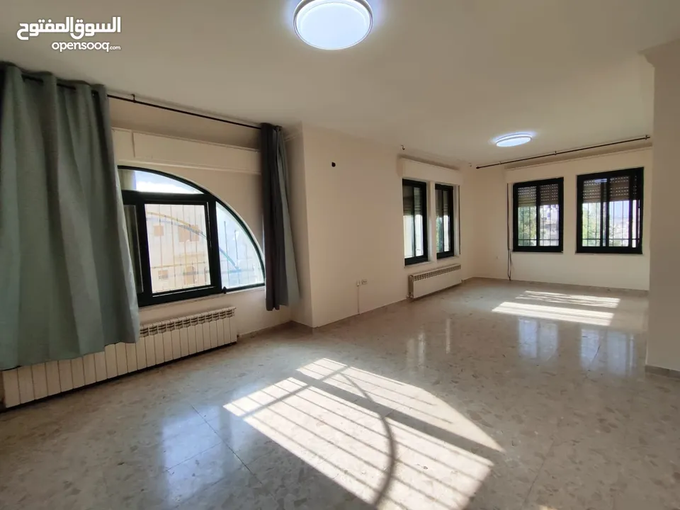 شقة غير مفروشة للإيجار – الطيرة  شارع روما – تصميم فاخر وراحة لا مثيل لها