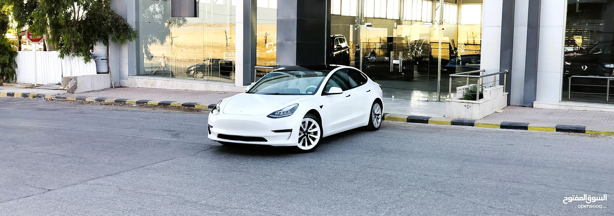تيسلا 2021 model 3 فحص كامل 4 جـيـد فرش ابيض جنط 19بحالة الوكالة لون مميز للبيع بسعر لقطة ومحروووق