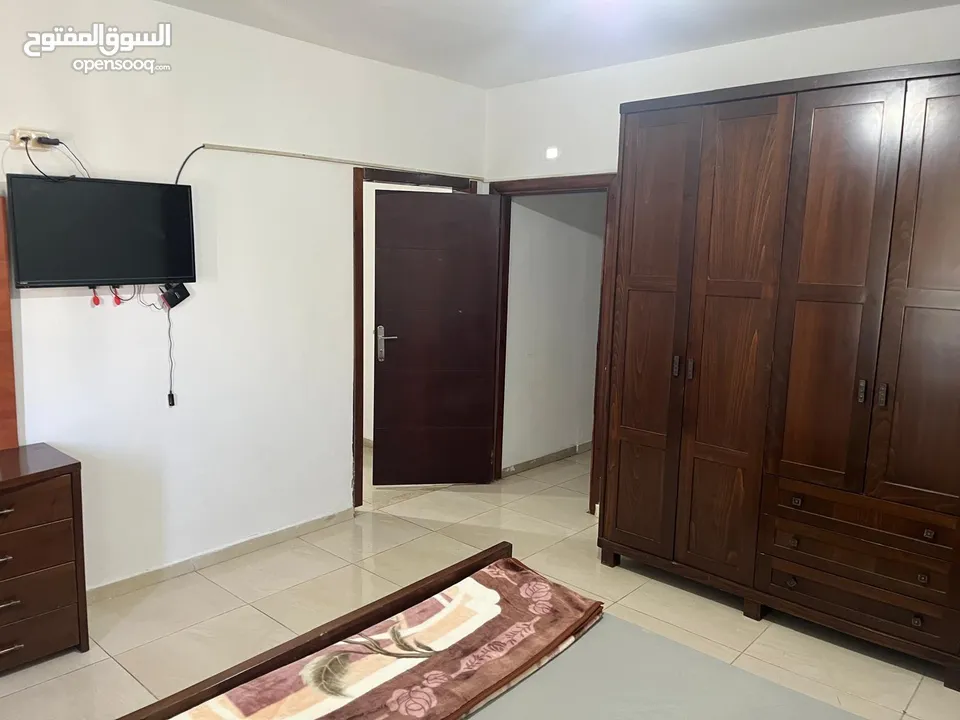 استوديو مفروش للإيجار.