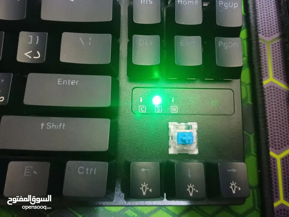 مجموعة اكسسوارات كمبيوتر ولابتوب وكيبوردات وماوسات جيمنج وشناتي لابتوب مرتبة للبيع بسعر مميز