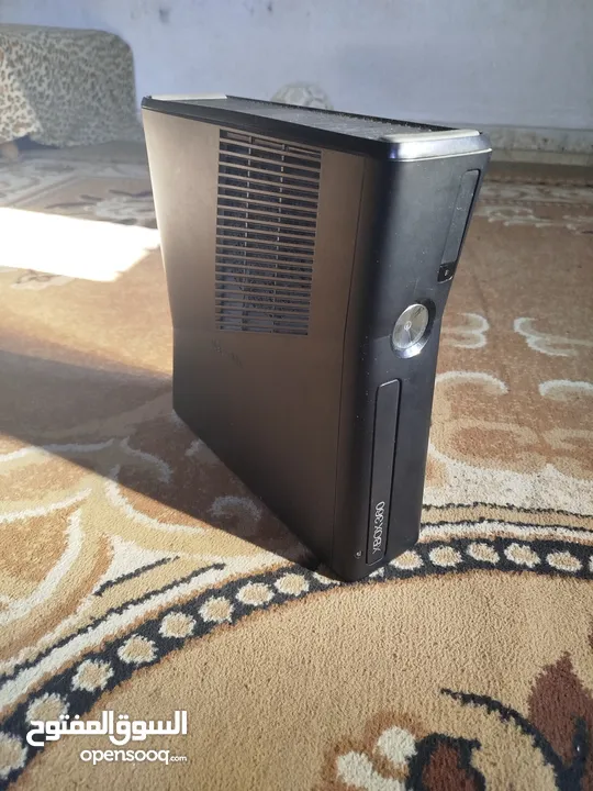 موجودxbox360slim مع محوله الأصلي وا ايد وحده عليه22لعبة