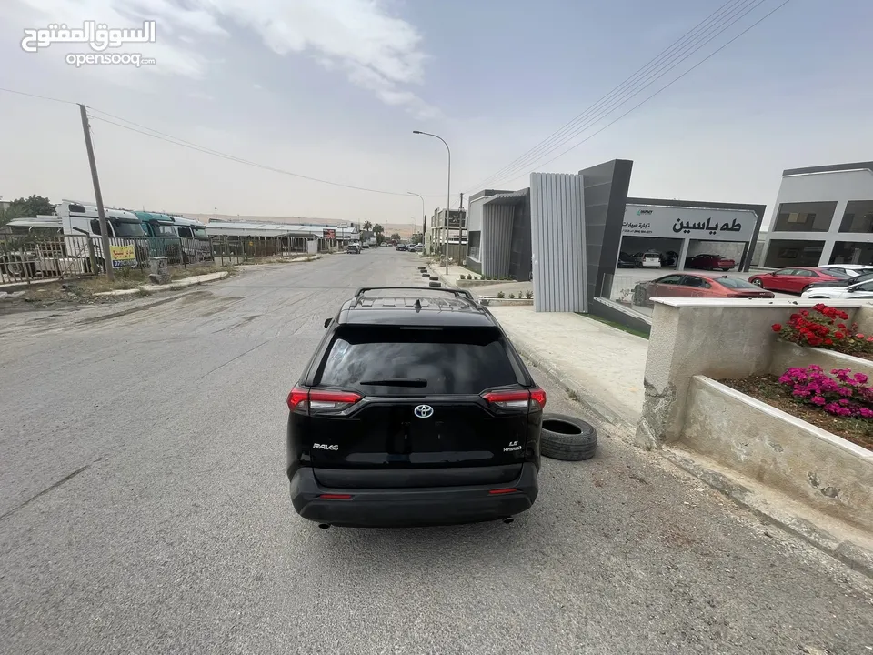 2021 TOYOTA RAV4, LE  بطاريه ليثيوووم السياره توب نضافه بصلاه على النبي