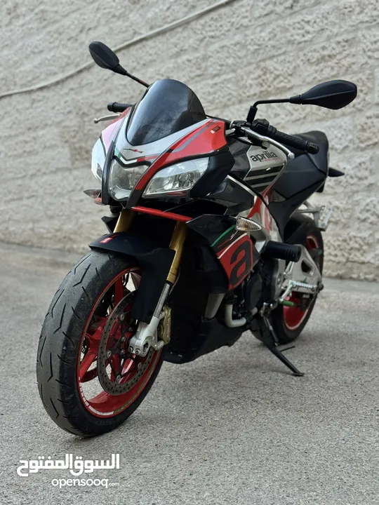 Aprilia tuono v41100cc rr  دراجه مميزه جدا تصنيف ستريت  قويه جدا 1100 سيسي  مرخصه ممشى قليل جدا جدا