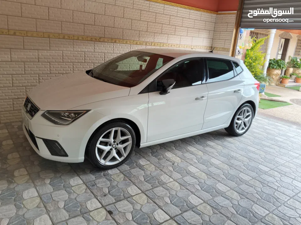 اذا مش حبة مميزة ما تركبها.  SEAT Ibiza FR 2022 بحالة الوكالة دهان شركة مميزة بكل تفاصيلها حبة مخازن