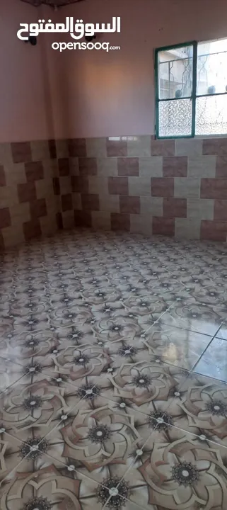بيت للبيع.