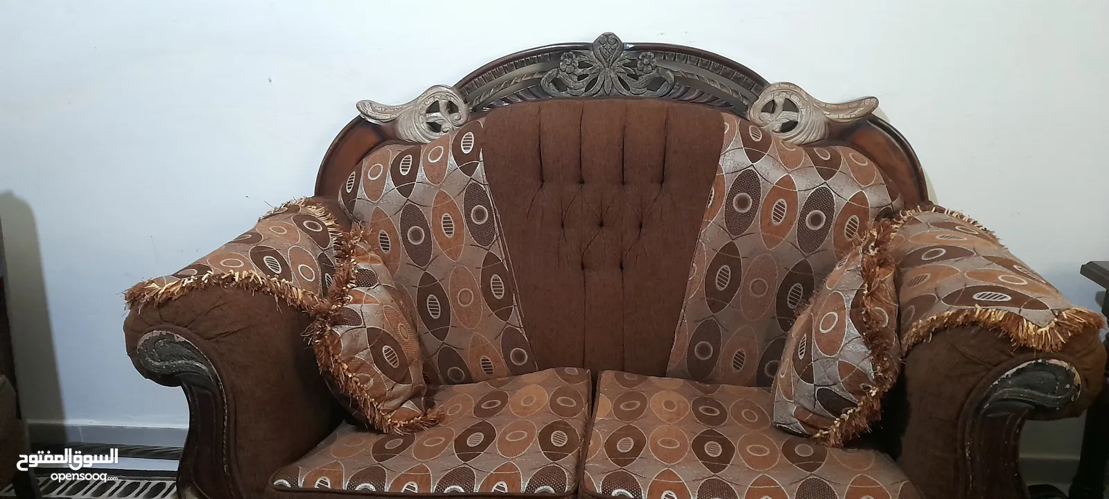 كنب+بوفيه لون بني مستعمل بحاله الجديد   للبيع بسعر 150