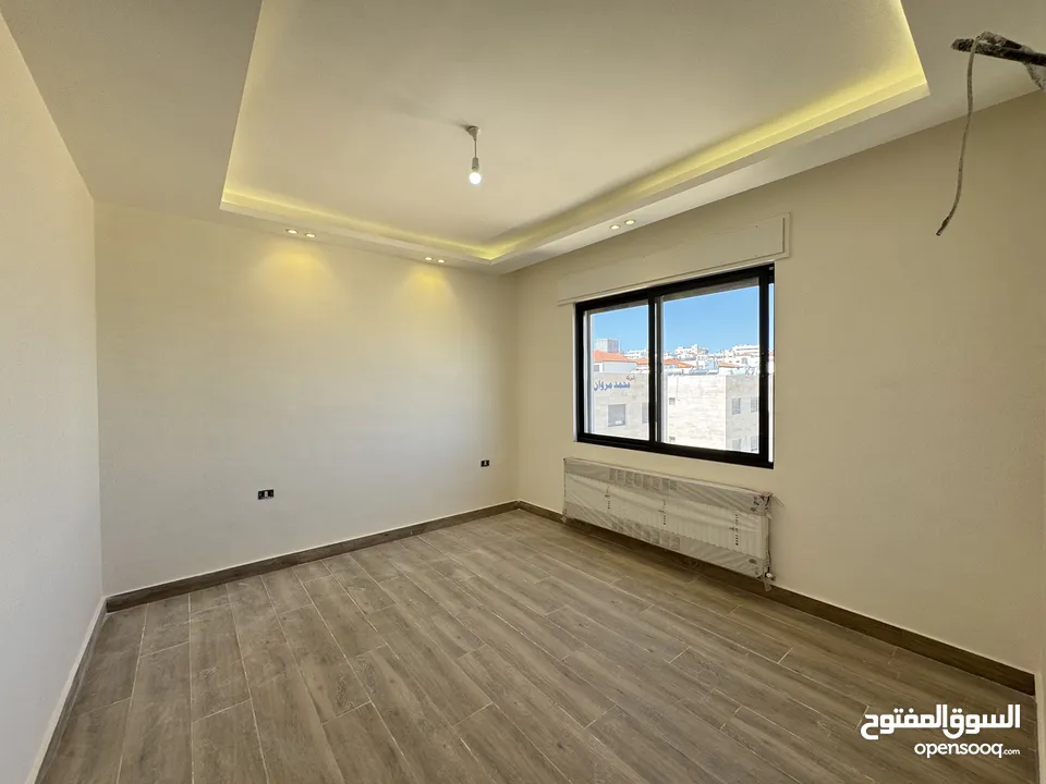 شقة مميزة للبيع طابق اول مساحة 230م بخلدا بتشطيبات مميزة (مشروع 120)