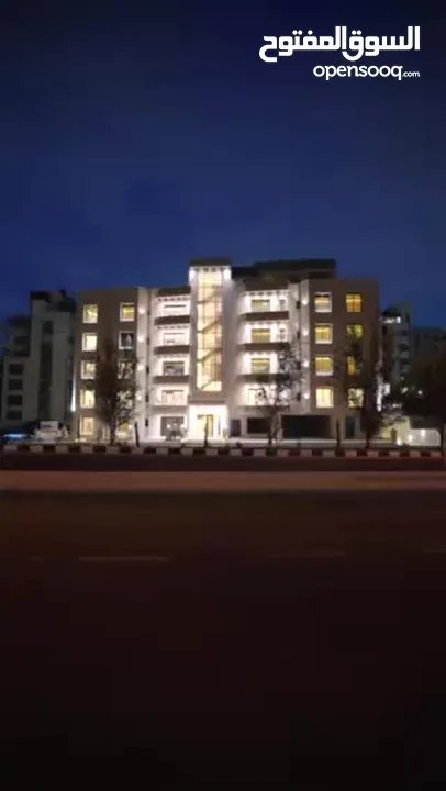 شقة للبيع طابق ارضي 95م مع ترس 50م (سكنية - استثمارية) في ديرغبار شارع ال 60 ، مطبخ راكب ، تدفئة غاز