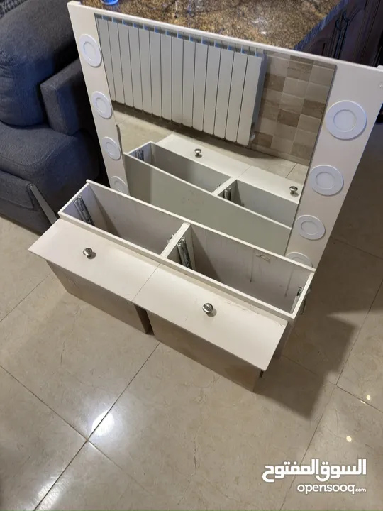 مراية مضيئة مع جرارات ثنين