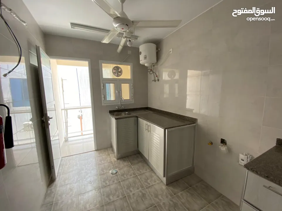 شقة سكني تجاري للايجار في المعبيلة شامل مياه و انترنت مجانأ -  commercial resed for rent in Mabilla