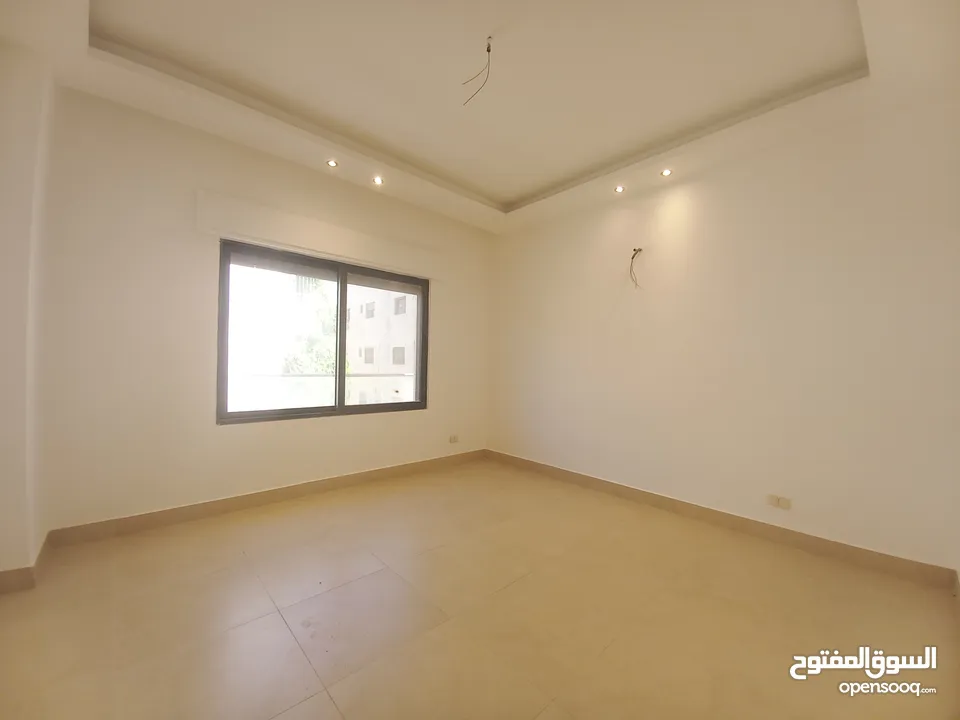 Unfurnished Apartment with Roof For Rent In Abdoun  ( Property 34122 )-174813184