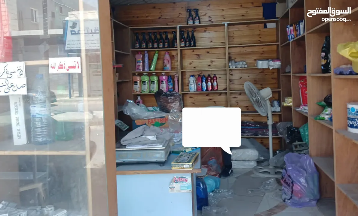 رفوف خشبيه _لاتيه  استعمال سنه نظيف  رفوف مكتبيه ومحلات تجاريه ومنظفات ونثريات وادوات منزليه