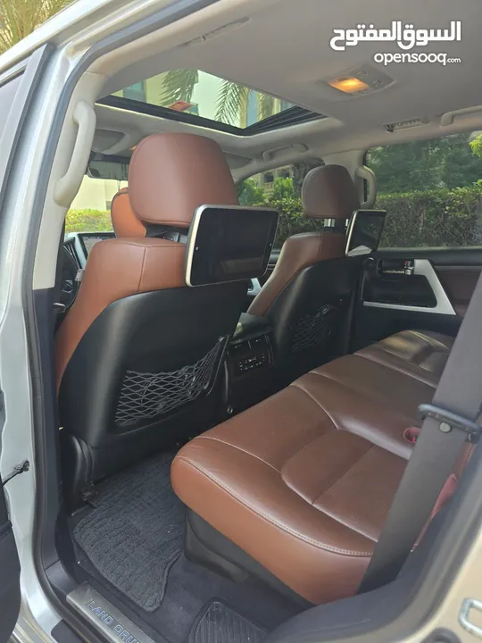 2018 لاند كروزر فل ابش 5.7 VXR - مفتاحين - فل سيرفيس - عقد صيانه مع الفطيم
