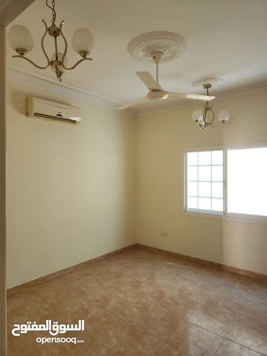 فيلا للايجار في العذيبة الشمالية خلف الميرة - Villa for rent in Al-Azaiba north