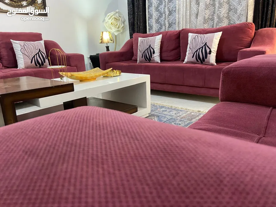أطقم كنب وكورنرات خشب سويد ثقيل جدا اسفنج دانلوب والضهر هولو طبي الارضيات كوشوك متينه